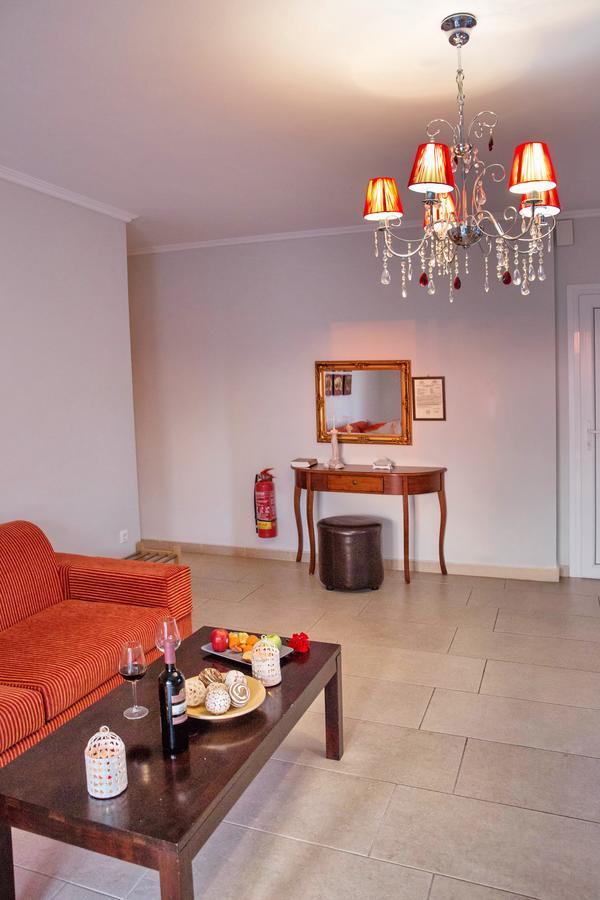 Golden Suites Ofrínion エクステリア 写真