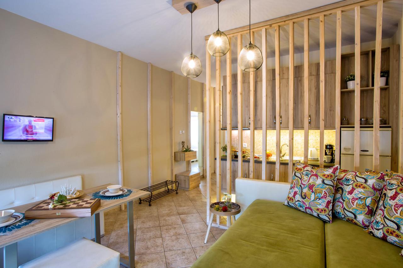 Golden Suites Ofrínion エクステリア 写真