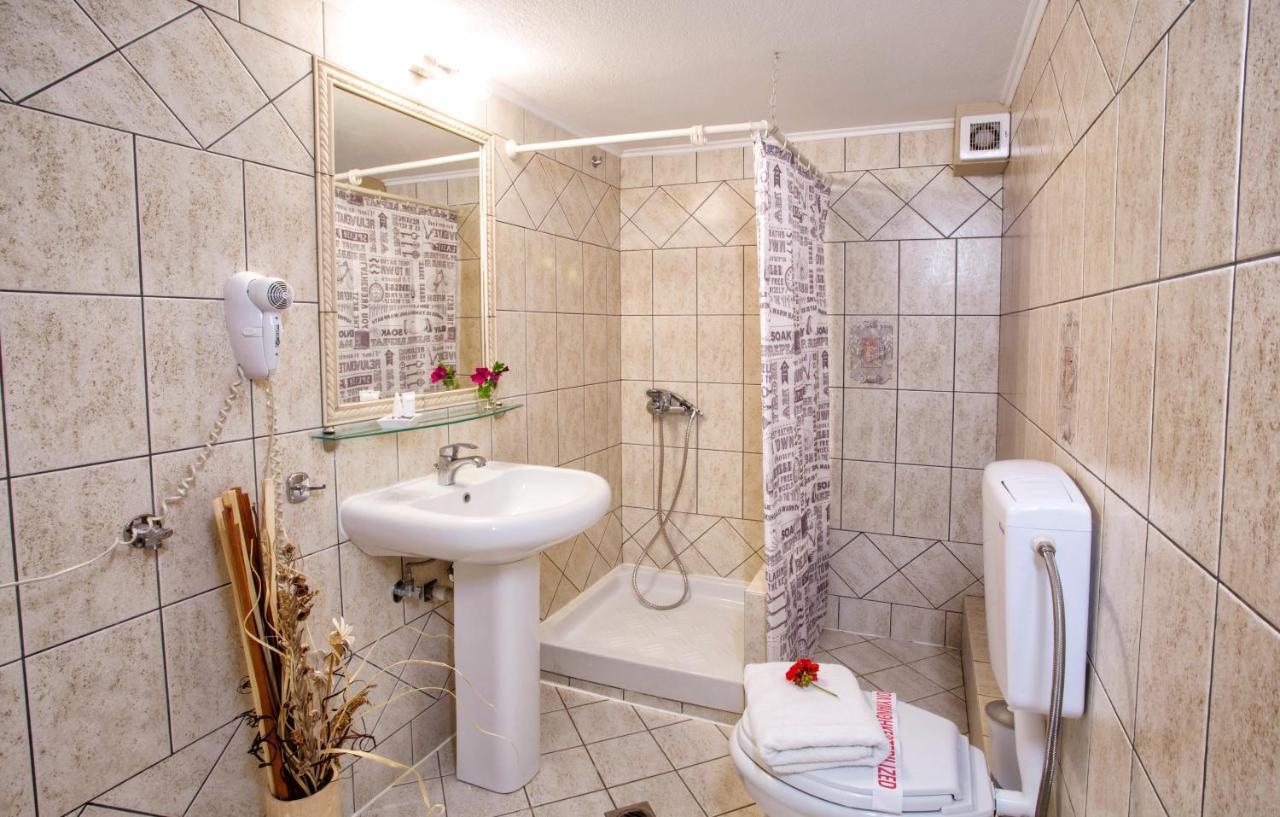 Golden Suites Ofrínion エクステリア 写真